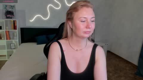 Snapshot of scent__of_woman chatting on 15, 10, 2025 Samanta online show from 15, 10, 2025