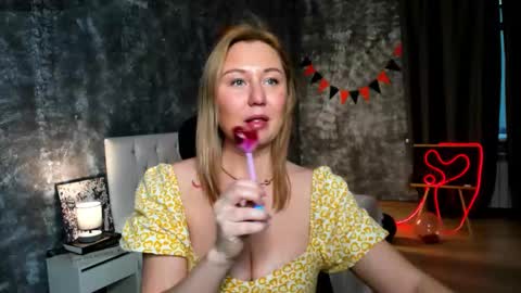 Snapshot of scent__of_woman chatting on 29, 10, 2025 Samanta online show from 29, 10, 2025