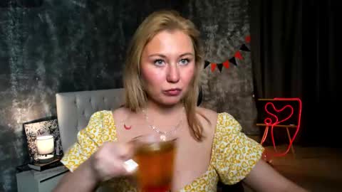 Snapshot of scent__of_woman chatting on 31, 10, 2025 Samanta online show from 31, 10, 2025