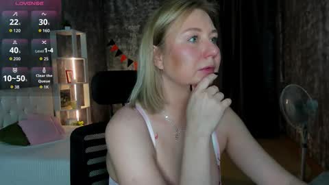 Snapshot of scent__of_woman chatting on 2, 12, 2025 Samanta online show from 2, 12, 2025