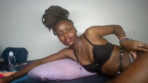 Snapshot of scentedfriction chatting on 13, 9, 2025 scentedfriction online show from 13, 9, 2025