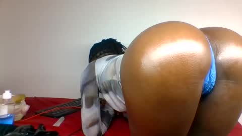 Snapshot of scentedfriction chatting on 24, 11, 2025 scentedfriction online show from 24, 11, 2025