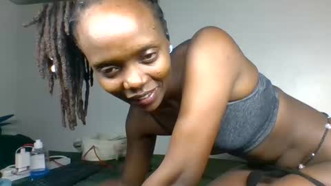 Snapshot of scentedfriction chatting on 27, 11, 2025 scentedfriction online show from 27, 11, 2025