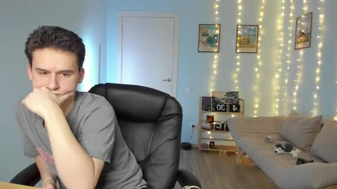 Thomas brunette and Alex blond online show from 21, 12, 2024