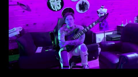 Snapshot of scopolominestrings chatting on 18, 12, 2025 siphonophordustbunny online show from 18, 12, 2025