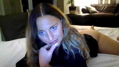 Scouse Lexi  online show from 15, 9, 2025