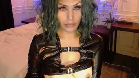 screendoll online show from 2, 2, 2025