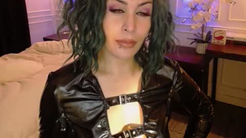 screendoll online show from 2, 3, 2025