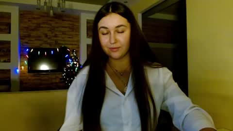 Elizabeth  online show from 15, 12, 2025