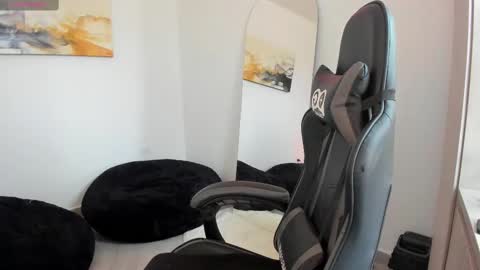 Snapshot of sebastianortizm chatting on 25, 1, 2025 Lucian Sinclair online show from 25, 1, 2025