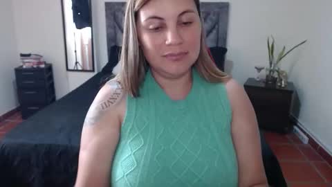 Snapshot of secretdeluxe chatting on 8, 6, 2026 Secret Bella online show from 8, 6, 2026