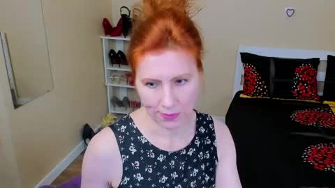 Snapshot of seductive_foxy_ chatting on 25, 4, 2026 seductive_foxy_ online show from 25, 4, 2026