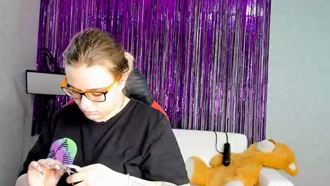 seductive_she_wolf online show from 10, 3, 2025