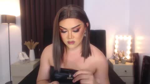 Natalie Mefford online show from 15, 2, 2025