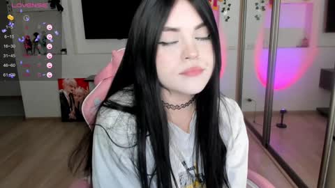 Snapshot of selena___cute chatting on 12, 12, 2024 Selena  online show from 12, 12, 2024