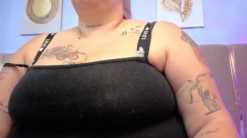 Snapshot of selena_castillo chatting on 9, 10, 2025 Selena online show from 9, 10, 2025