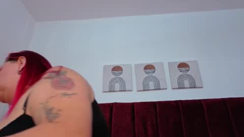 Snapshot of selena_castillo chatting on 2, 12, 2025 Selena online show from 2, 12, 2025