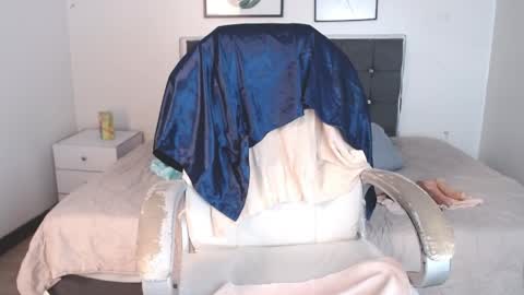 Selena online show from 9, 4, 2026