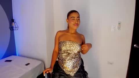 Snapshot of selena_monroy chatting on 9, 10, 2025 Selena online show from 9, 10, 2025