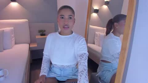 Snapshot of selena_monroy chatting on 29, 11, 2025 Selena online show from 29, 11, 2025