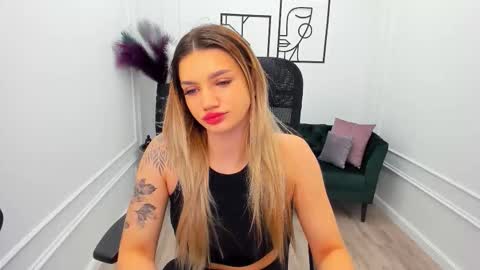 selenaemoore online show from 3, 10, 2025