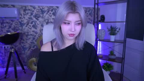 selenairis online show from 23, 6, 2026