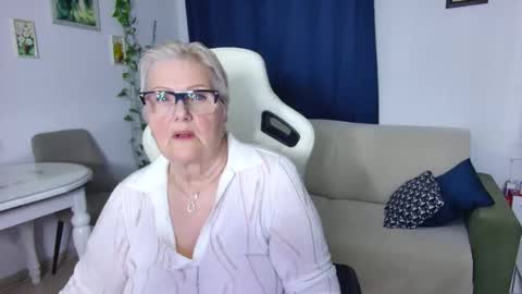 Selenna online show from 9, 4, 2026