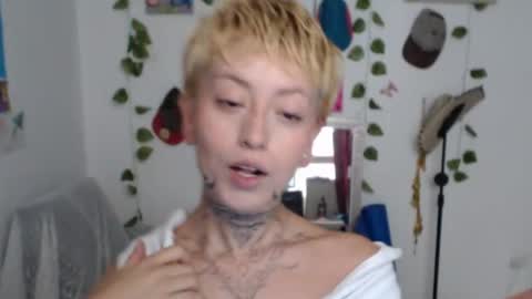 Snapshot of seley222 chatting on 4, 6, 2026 Ask me online show from 4, 6, 2026