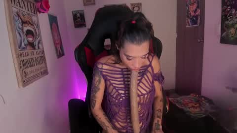 Snapshot of selina_kyl3 chatting on 2, 12, 2024 Selinna Kyle online show from 2, 12, 2024