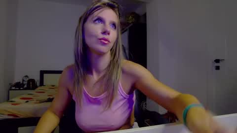 Snapshot of sellena_angel chatting on 25, 7, 2026 sellena_angel online show from 25, 7, 2026
