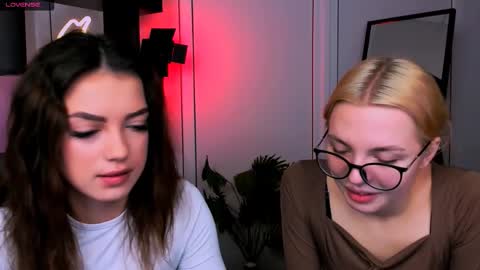 Snapshot of sendi_cais chatting on 12, 11, 2025 Sendi online show from 12, 11, 2025