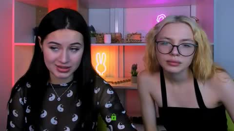 Snapshot of sendi_cais chatting on 15, 11, 2025 Sendi online show from 15, 11, 2025