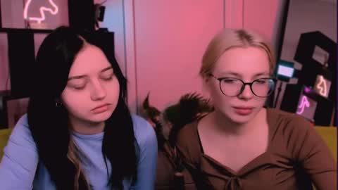 Snapshot of sendi_cais chatting on 21, 11, 2025 Sendi online show from 21, 11, 2025