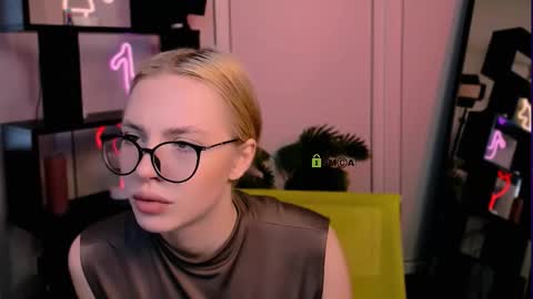 Snapshot of sendi_cais chatting on 22, 11, 2025 Sendi online show from 22, 11, 2025