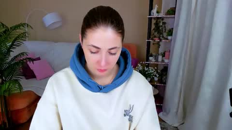 sensitiveheartt online show from 5, 10, 2025