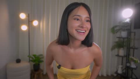 Snapshot of sensualcherry_ chatting on 7, 1, 2025 Maria- OF sensual bee online show from 7, 1, 2025