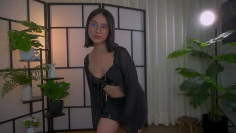 Snapshot of sensualcherry_ chatting on 12, 1, 2025 Maria- OF sensual bee online show from 12, 1, 2025