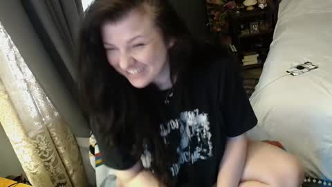 Snapshot of sentfrmheaven chatting on 22, 11, 2025 Tara online show from 22, 11, 2025