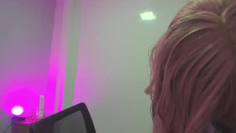 Snapshot of serena_15 chatting on 19, 11, 2025 Serena online show from 19, 11, 2025