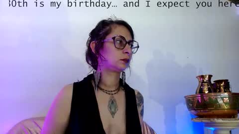 Snapshot of serena_xyz chatting on 28, 11, 2025 Serena Xyz online show from 28, 11, 2025