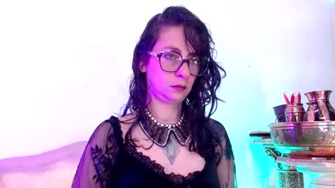 Snapshot of serena_xyz chatting on 4, 12, 2025 Serena Xyz online show from 4, 12, 2025