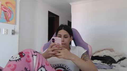 Snapshot of serenaroussee chatting on 30, 4, 2026 sararoussee online show from 30, 4, 2026