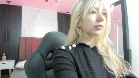 Snapshot of serene_waves chatting on 19, 9, 2025 Serene online show from 19, 9, 2025
