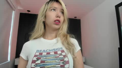 Snapshot of serene_waves chatting on 30, 10, 2025 Serene online show from 30, 10, 2025