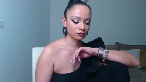 Snapshot of serenesophi chatting on 5, 3, 2025 SereneSophi online show from 5, 3, 2025