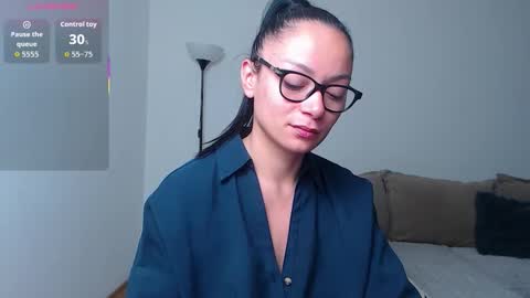 Snapshot of serenesophi chatting on 3, 12, 2025 SereneSophi online show from 3, 12, 2025