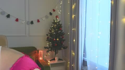 Hey Guys and Girls non-binary personalities  Im Sereta online show from 4, 1, 2025