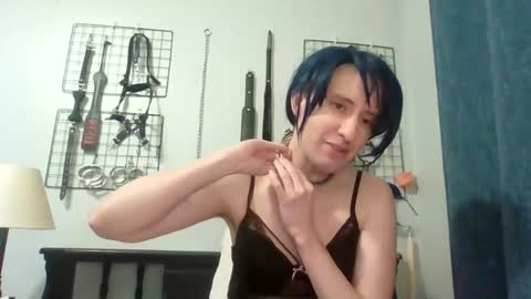 Servile Sarah online show from 7, 4, 2026