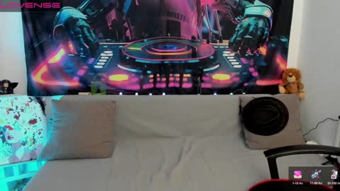 Leyila Johnnyn online show from 11, 12, 2024