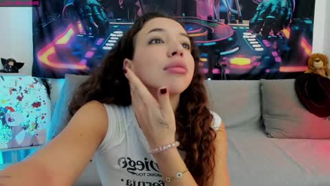 Leyila Johnnyn online show from 12, 12, 2024